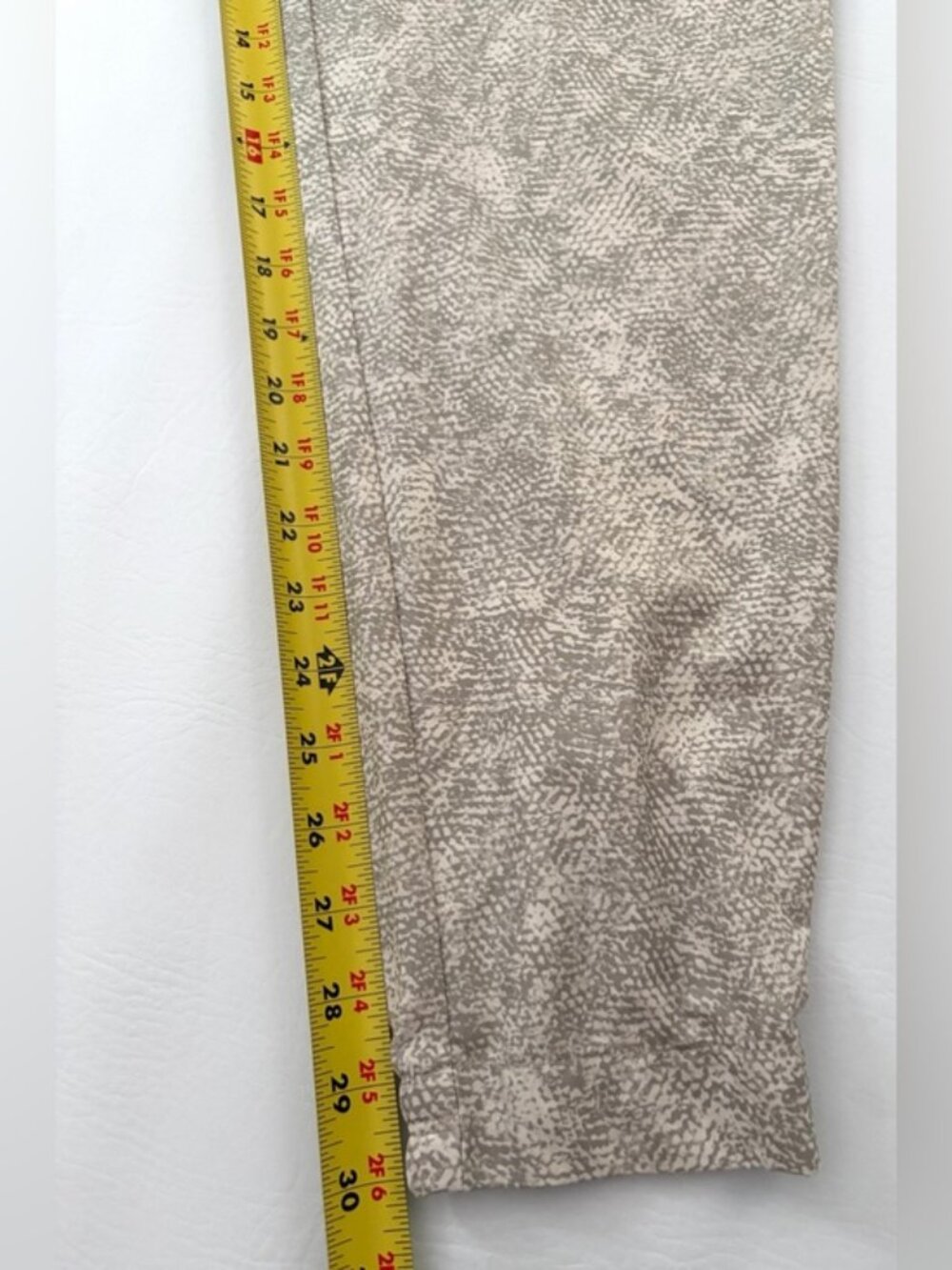 Athleta Women’s Pants Venture Printed Pants in a Viper Gray Joggers Size 4 Tall - Picture 11 of 15